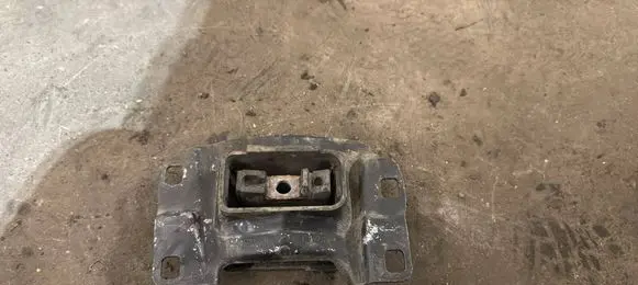 Volvo C30 Engine mount bracket 4N517M121