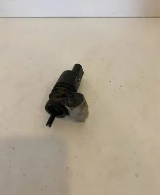 Volkswagen PASSAT B7 Windscreen/windshield washer pump 1K6955651