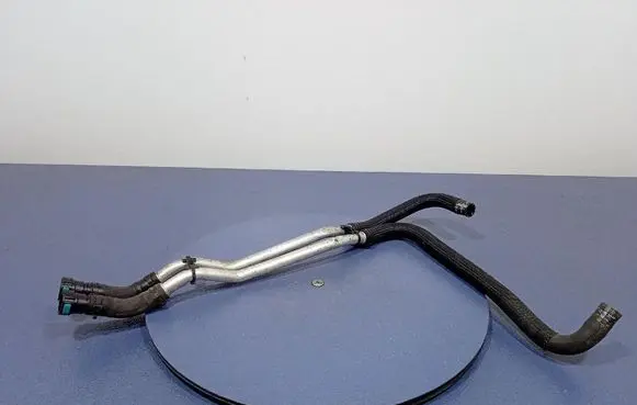 Engine coolant pipe/hose