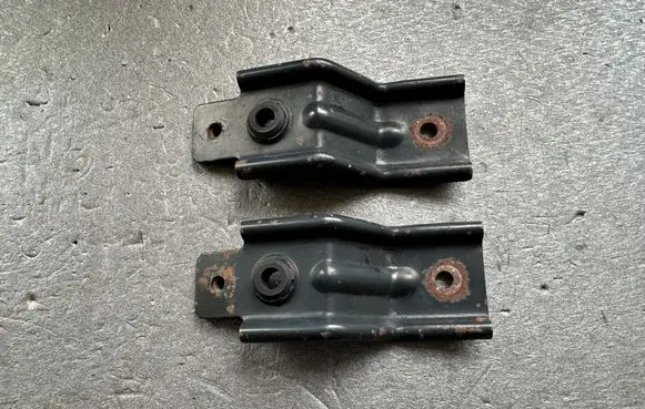 Nissan Patrol Y61 Radiator mount bracket 21543VB010