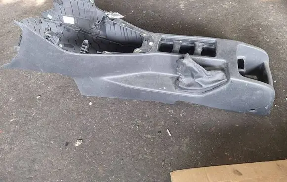 Ford Focus Center console 2687722 F1EBA045A06A
