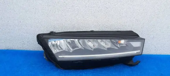 Skoda Octavia Mk4 Headlight/headlamp 5E4941016