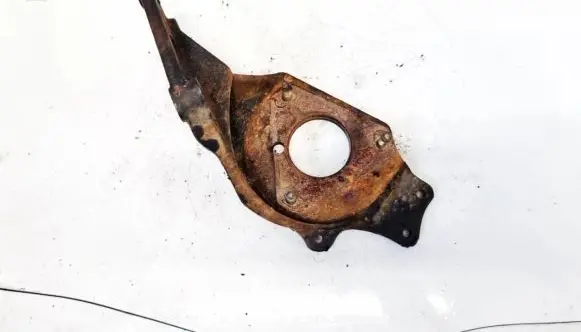 Nissan Sunny Engine mounting bracket