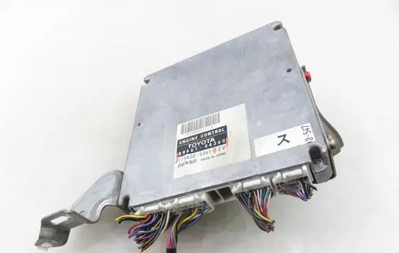 Toyota Avensis T220 Engine control unit/module 1758005461 8966144360