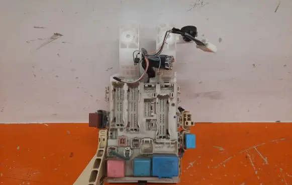 Toyota Yaris Fuse box set 82730-52341