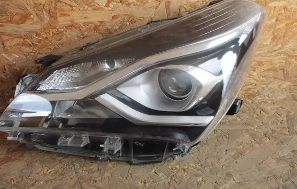Toyota Yaris Headlight/headlamp 