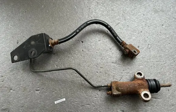 Nissan Patrol Y60 Clutch slave cylinder 3062034J00