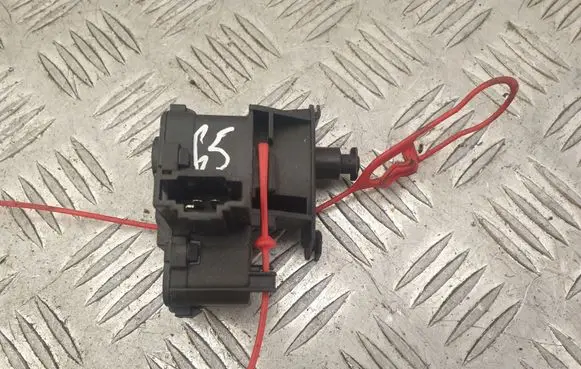 Fuel tank cap lock motor