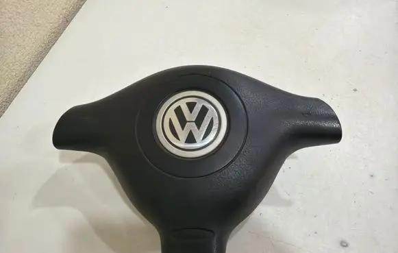 Volkswagen Golf IV Steering wheel airbag 3B0880201BK