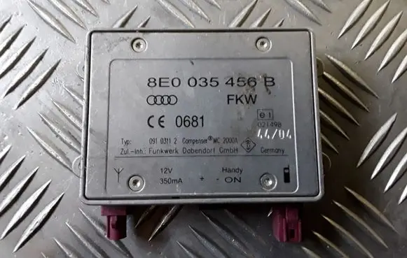 Audi A6 S6 C6 4F Aerial antenna amplifier 8E0035456B
