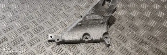 Mercedes-Benz CLS C218 X218 Engine mounting bracket A2782234904
