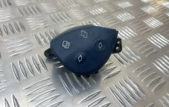 Mercedes-Benz E W211 Steering wheel buttons/switches A2118206110