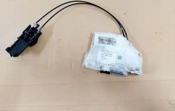 Opel Agila B Front door lock 82201-51K50