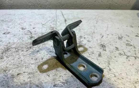 Mitsubishi ASX Front door lower hinge 