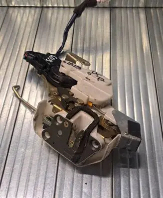 Suzuki Liana Rear door lock