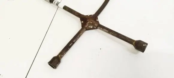 Peugeot 3008 I Wheel nut wrench 