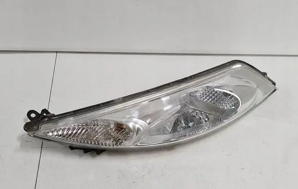 Nissan Juke I F15 Headlight/headlamp
