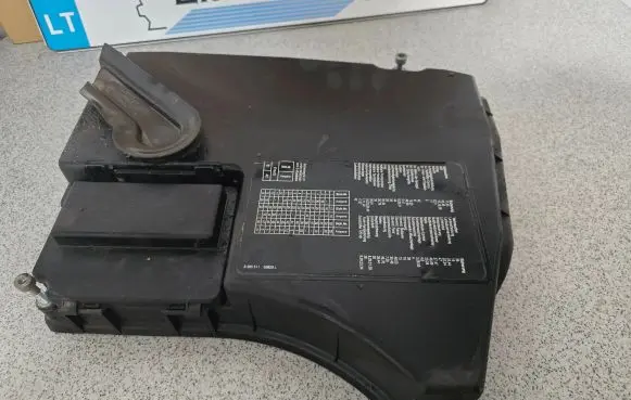 BMW 7 E38 Fuse box cover 1201747665