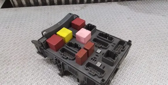 Renault Espace - Grand espace IV Fuse module 518832118