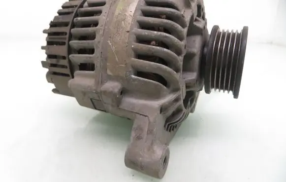Audi A4 S4 B5 8D Generator/alternator