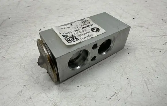 BMW X1 F48 F49 Air conditioning (A/C) expansion valve 6845415