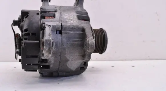 Volkswagen Golf VI Generator/alternator 03L903023F