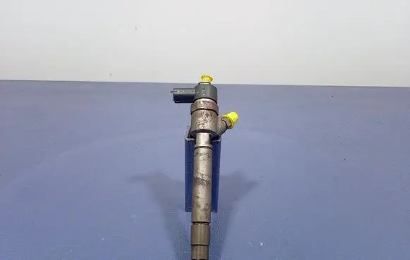 Volvo XC90 Fuel injector 30750283