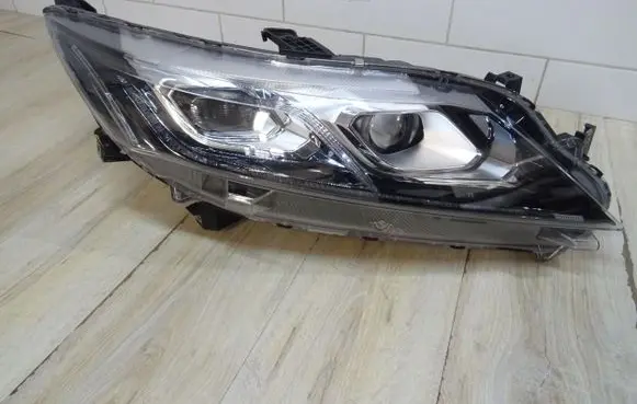 Mitsubishi L200 Headlight/headlamp KB06G
