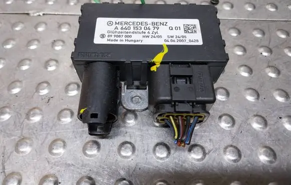 Mercedes-Benz A W169 Glow plug pre-heat relay S26380372 A6401530479
