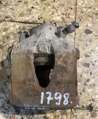 Volkswagen Jetta V Front brake caliper