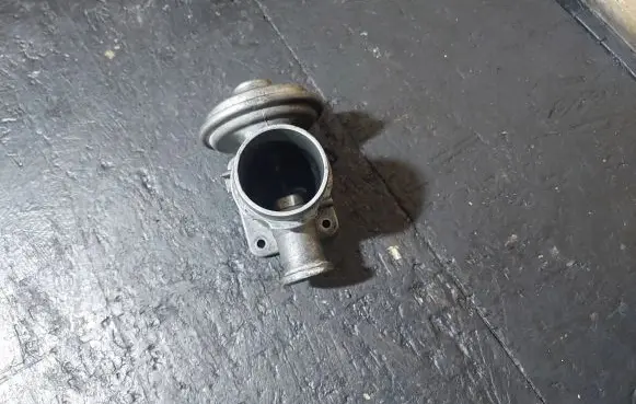 BMW 5 E39 EGR valve 7785452 72813800