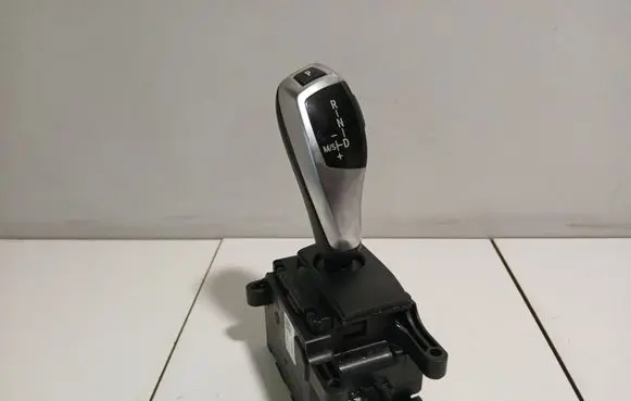 BMW 5 F10 F11 Gear shifter/selector 10049934