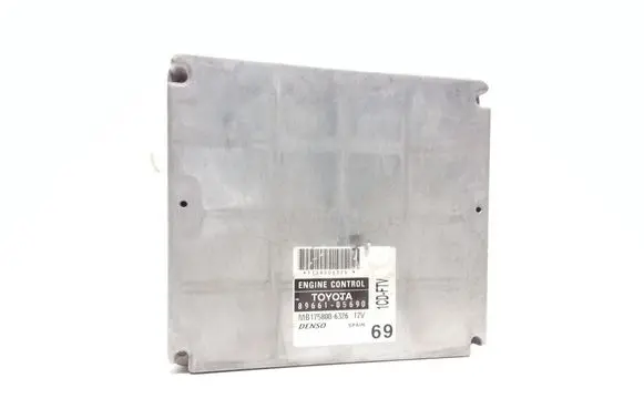 Toyota Avensis T250 Engine control unit/module 8966105690 MB1758006326