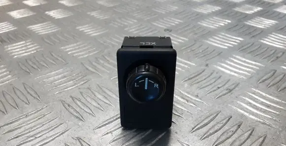 Nissan Almera Tino Wing mirror switch
