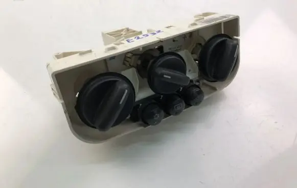 Opel Corsa D Interior fan control switch 031110HAA