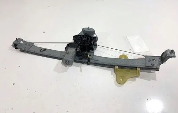 Renault Captur Front door window regulator with motor 807210269R