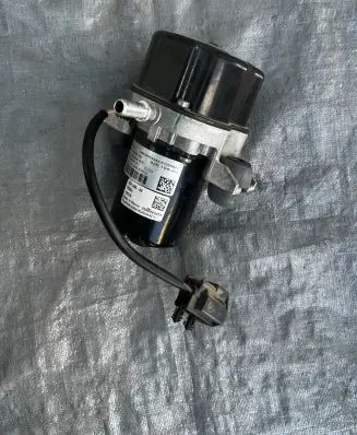 Jeep Cherokee Vacuum pump P68290533AA 202043121