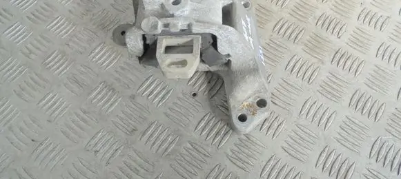 Peugeot 407 Engine mounting bracket