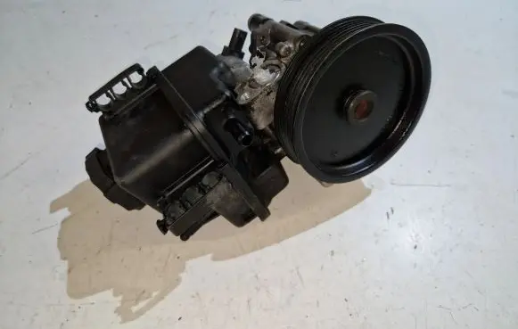 Mercedes-Benz E W212 Power steering pump A0064664701