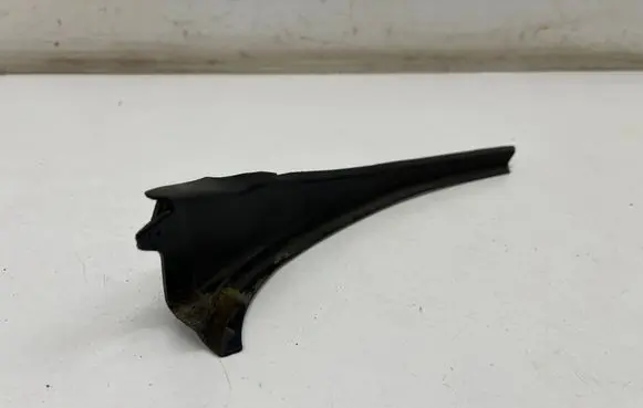 Opel Vivaro Windshield trim 9812855077