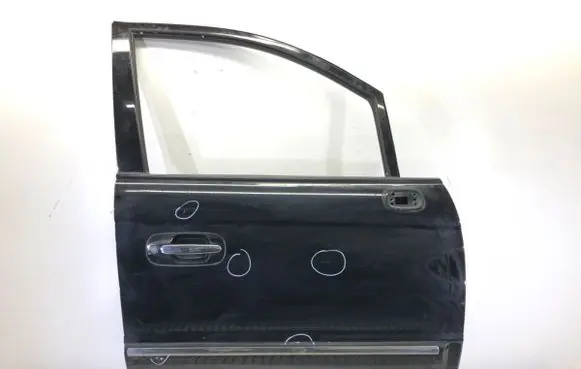 Hyundai Trajet Front door
