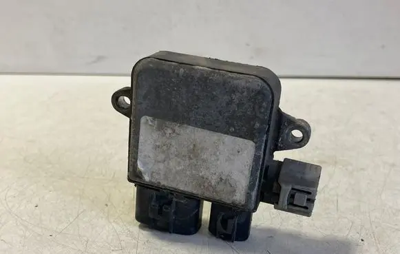 Tesla Model S Coolant fan relay 8282120280