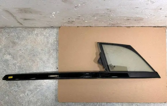 BMW i3 Front door vent window glass four-door 7289041