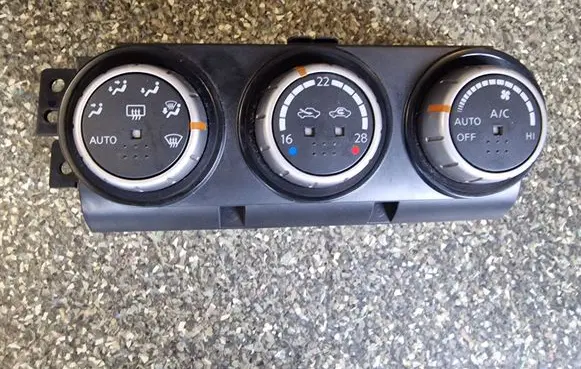 Nissan X-Trail T31 Climate control unit 27500JG700