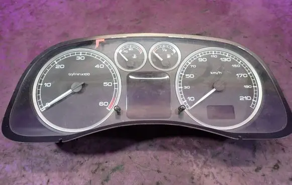 Peugeot 307 CC Speedometer (instrument cluster) 