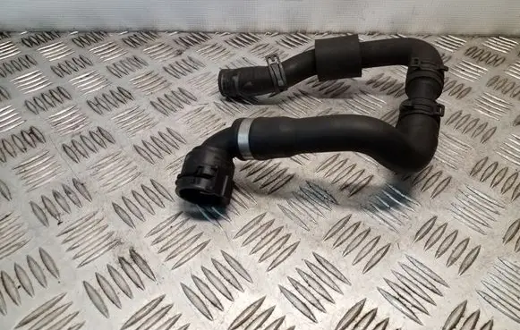 Engine coolant pipe/hose