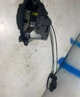 Toyota Prius (XW20) Front door lock