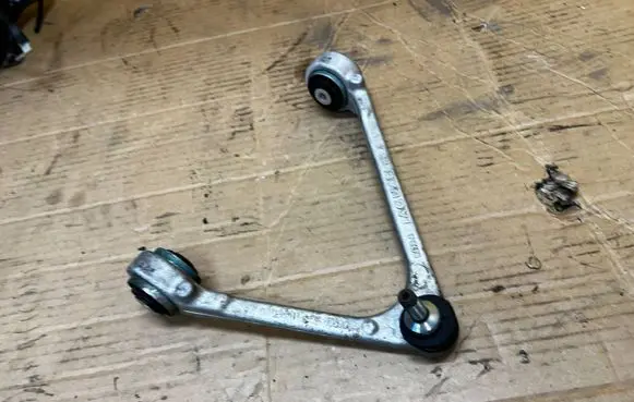 Jaguar F-Type Front upper control arm/wishbone L3091