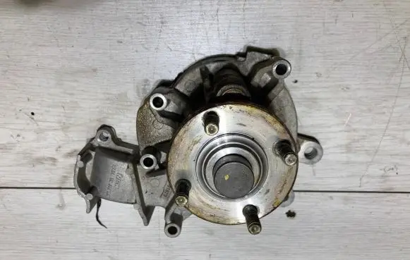 Toyota Hilux (AN10, AN20, AN30) Water pump