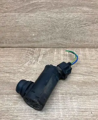 Toyota Avensis Verso Windscreen/windshield washer pump 8533033020 060210386 WithPlug